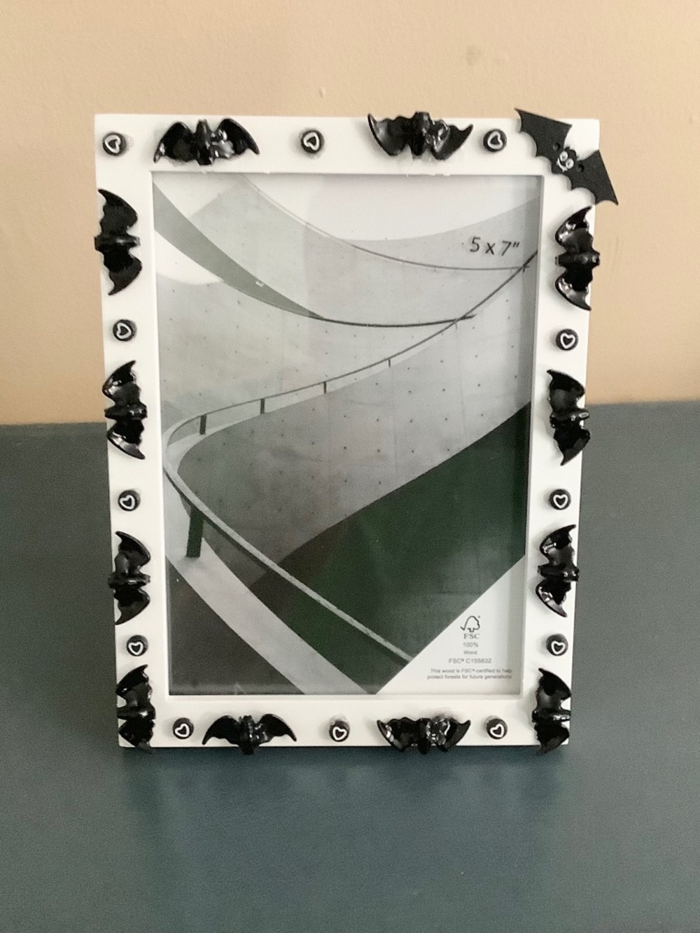 5x7 black bat and black heart bead frame